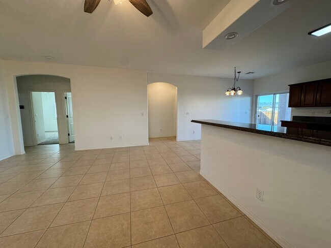Foto del edificio - 3BR,2BS Custom home w/3 Car-Boat Deep Garage-Target shopping area