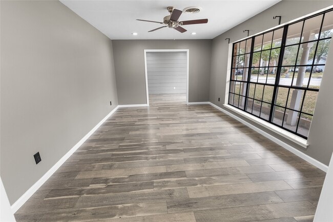 Foto del edificio - 302 Shadow Creek Dr