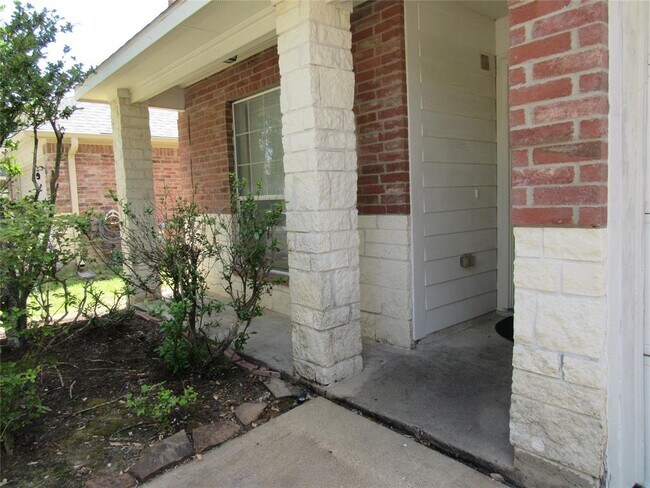 Building Photo - 6338 Applewood Forest Dr