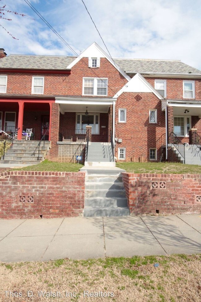 Building Photo - 3 br, 2.5 bath House - 115 Madison ST NW