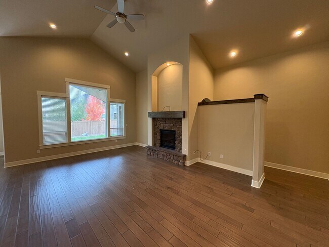 Foto del edificio - Beautiful 3 Bed/3 Bath Single Level Home i...