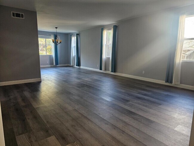Foto del edificio - 820 Shepard Crest Dr