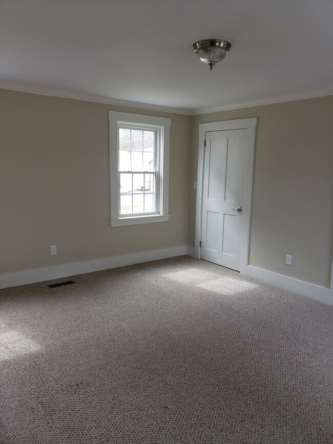 Master Bedroom - 160 Lafayette Rd