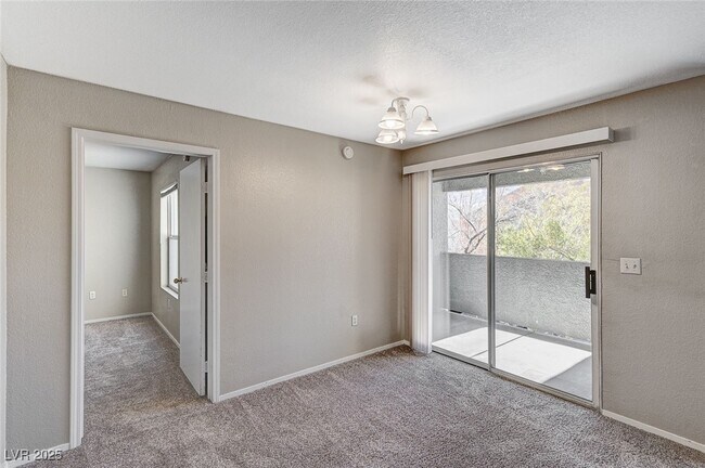 Building Photo - 555 E Silverado Ranch Blvd