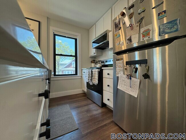 Building Photo - 35 Hunnewell Ave