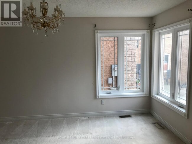 Building Photo - 54 Hollybush St