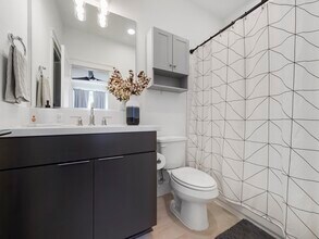 Building Photo - 1218 W 24th St