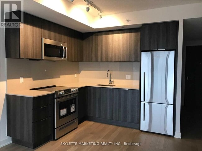 Building Photo - 25 Richmond St E