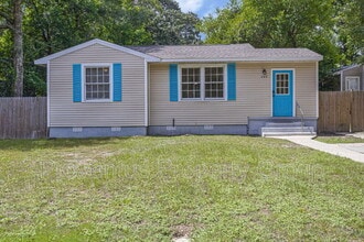Building Photo - 305 Chaseville St