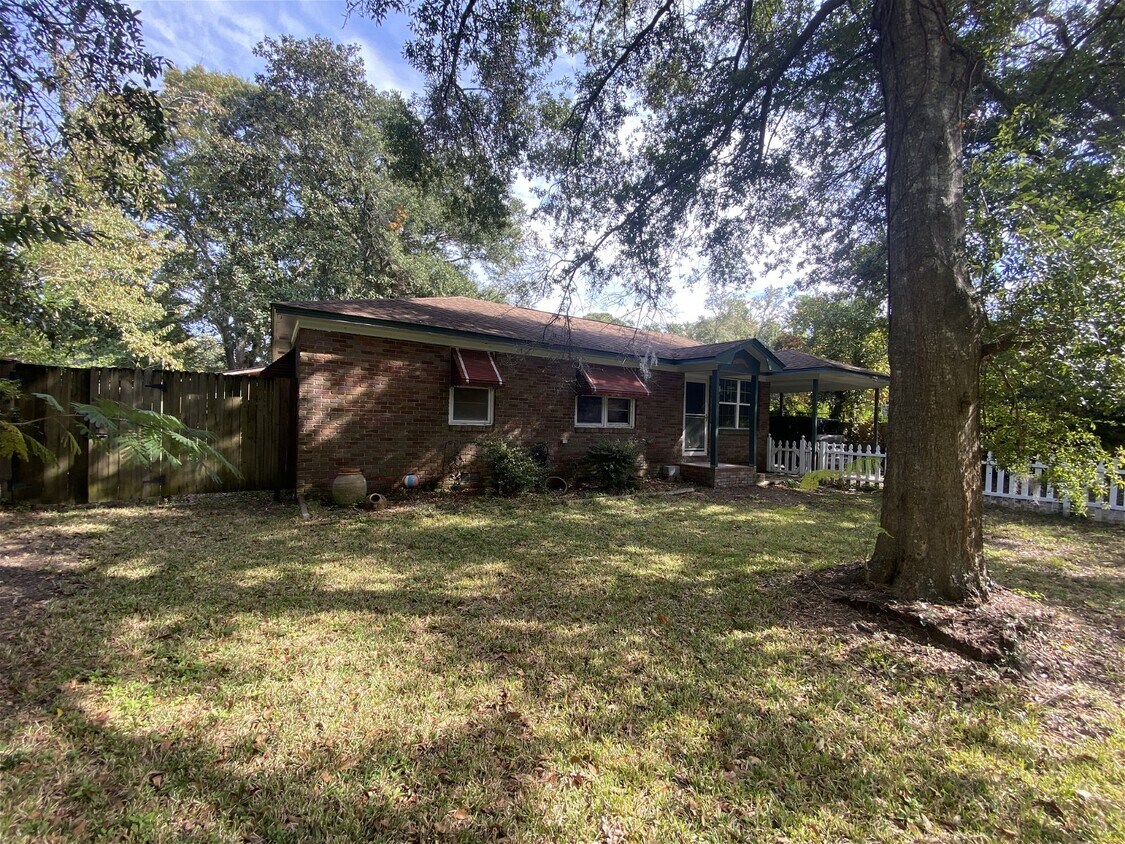 Primary Photo - 1208 Sea Aire Drive, Charleston, SC 29412 ...