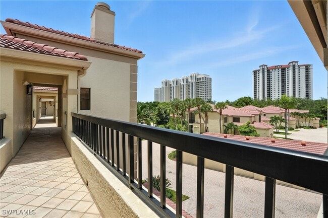 Foto del edificio - 7032 Pelican Bay Blvd