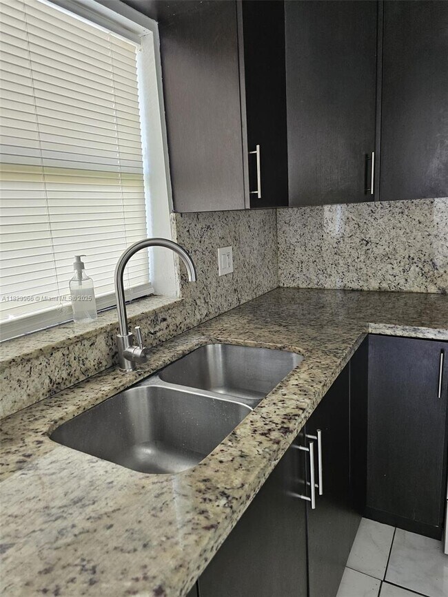 Foto del edificio - 6685 W 26th Ct