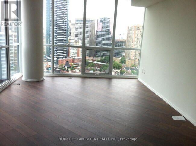 Photo du bâtiment - 45 Charles St E