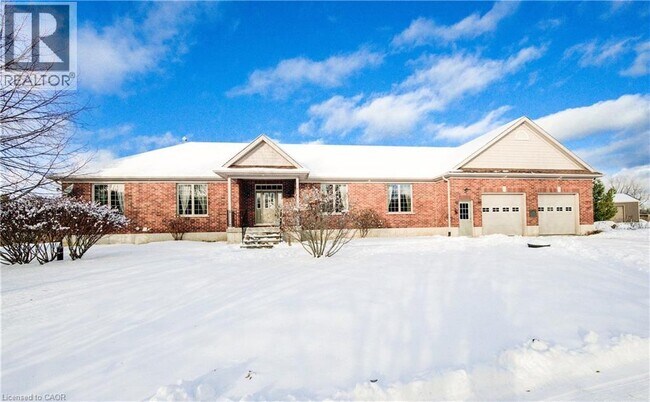 Photo du bâtiment - 4075 Victoria Rd S