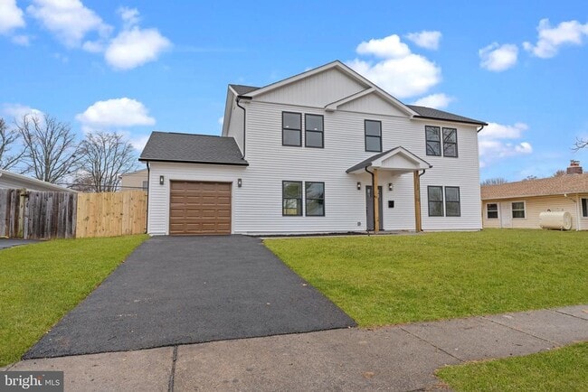 Building Photo - 12 Stonybrook Dr