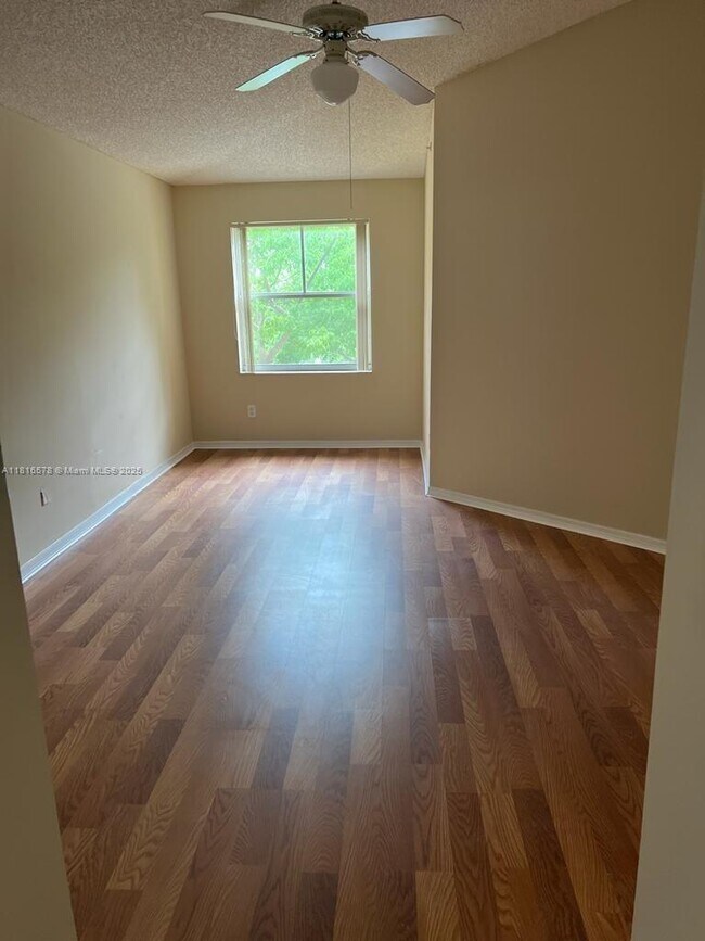 Foto del edificio - 165 NW 96th Terrace
