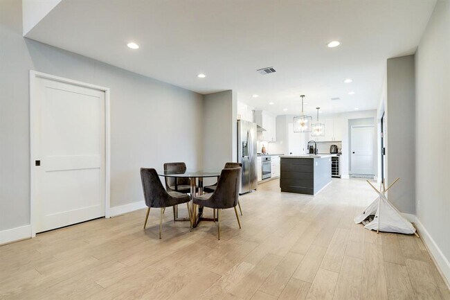 Foto del edificio - 211 Woodard St