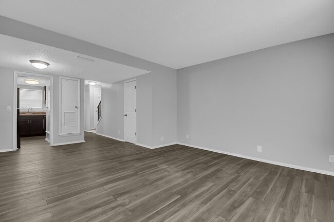 Building Photo - The Retreat at 5700
