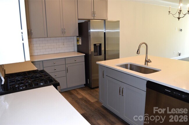 Foto del edificio - 4011 Rothwood Ln