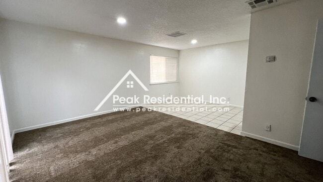 Building Photo - ElParque2715