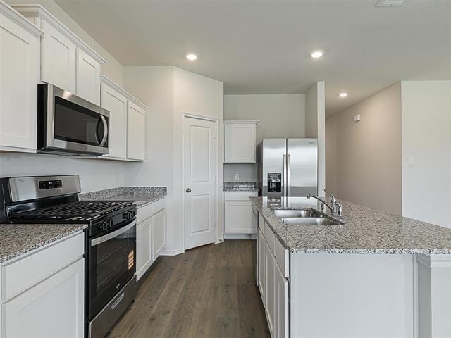 Building Photo - 1704 Skyline Dr