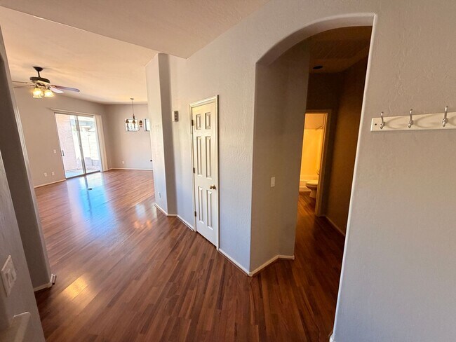 Foto del edificio - Single Story Gated Community Peoria Home *NEW* carpet!