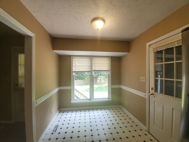 Foto del edificio - 5090 Summer Ridge Rd