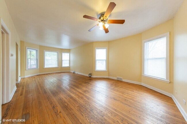 Foto del edificio - 1054 N Mason Ave