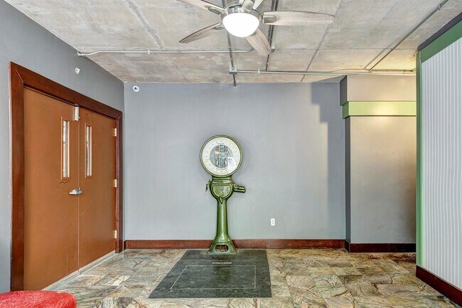 Building Photo - 2205 McKinney St