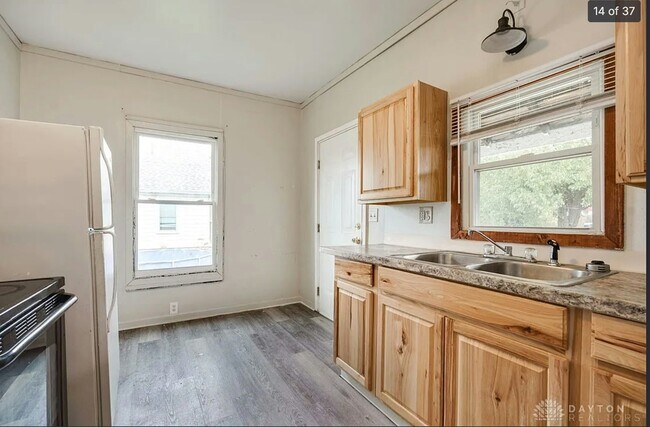 Foto del edificio - 818 Troy St