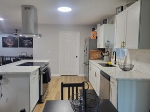 Building Photo - 5494 Richwood Ct