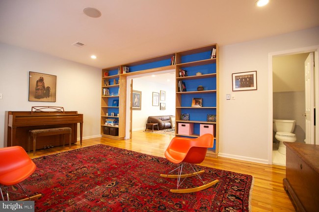 Building Photo - 212-24 S 24th St