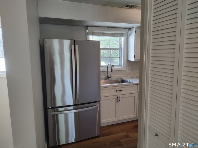 Foto del edificio - 607 Spring Meadow Rd