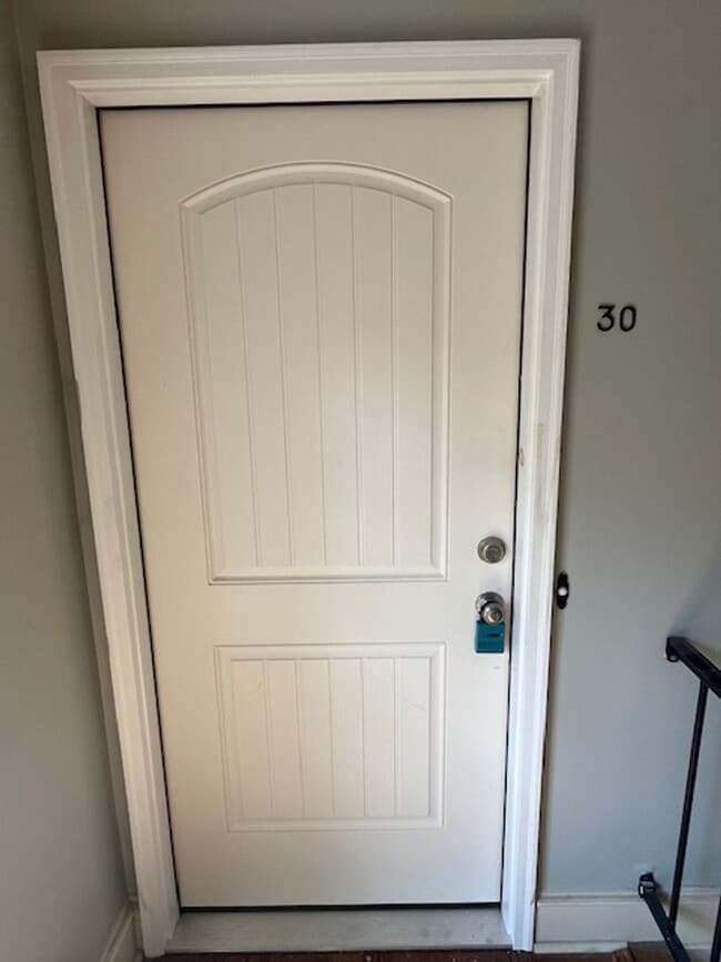 Building Photo - Nice 3 Bedroom 2 Bathroom Windsor Gardens ...