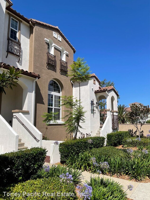 3 br, 2.5 bath House 4372 Pacifica Way 1 House for Rent in