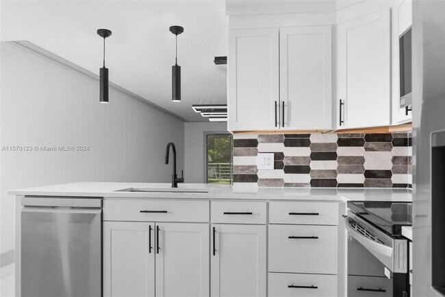 Building Photo - 3201 Portofino Point D2, Coconut Creek, FL...