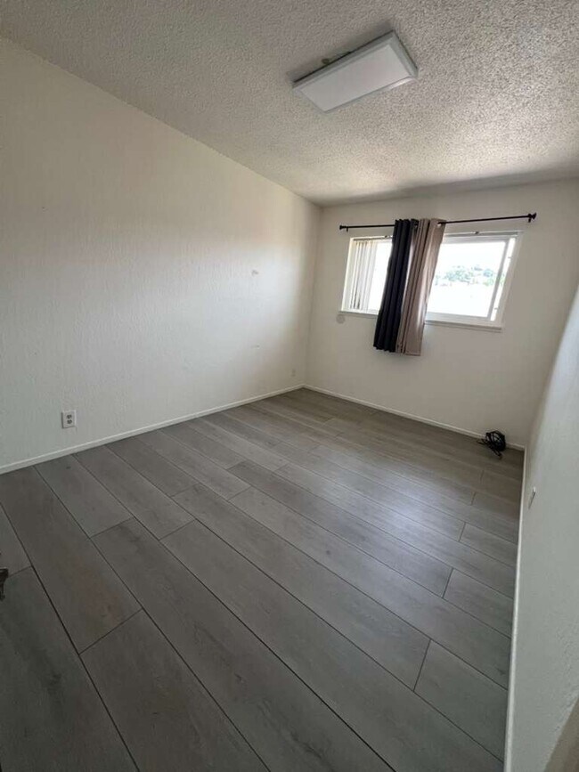 Foto del edificio - 5269 Riverside Ave