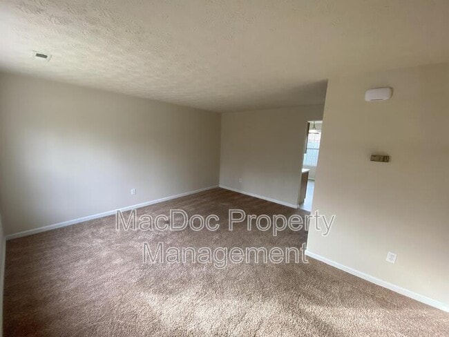 Building Photo - 9605 Coventry Creek Dr