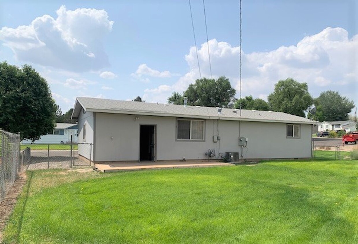 Primary Photo - 3 bedroom house in Elko with a garage