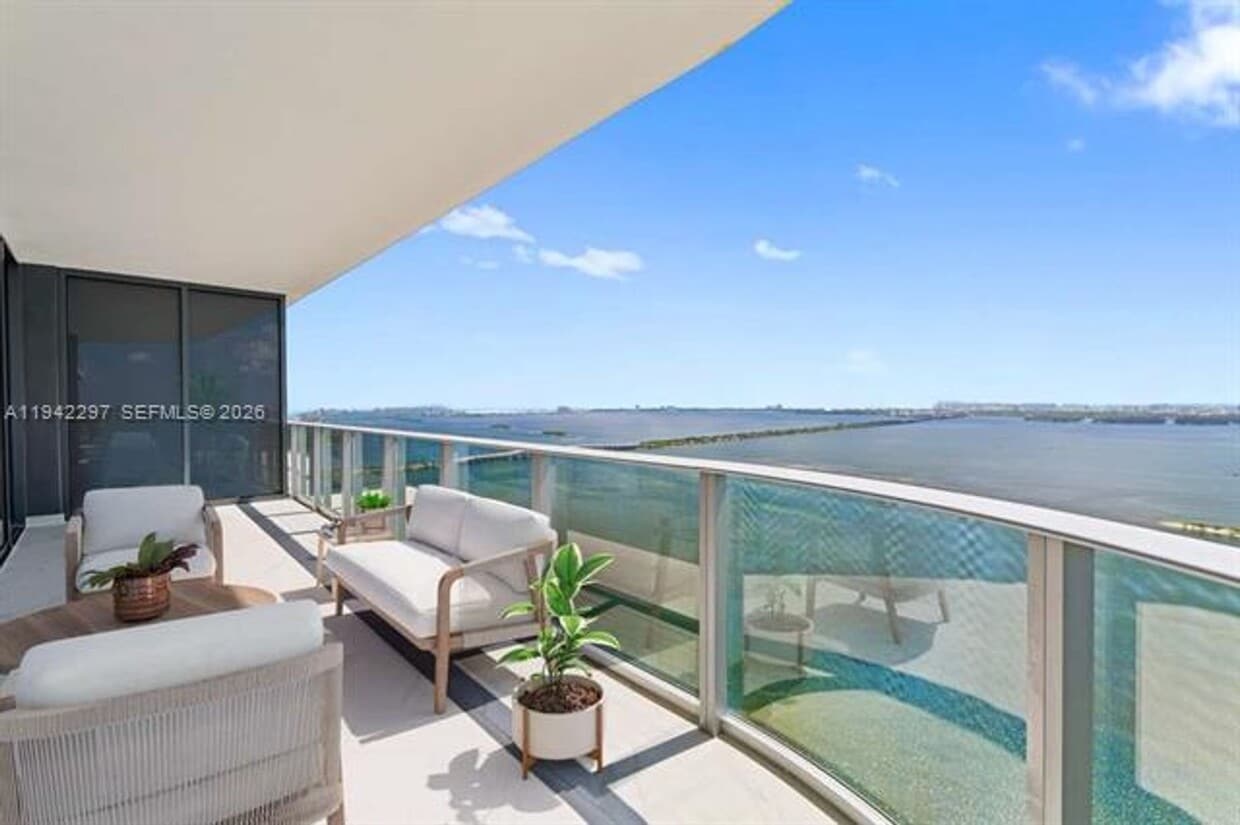 Photo - 700 NE 24 unit 4907 (A11942297)