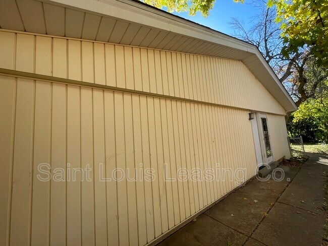 Foto del edificio - 3530 Brookstone Dr