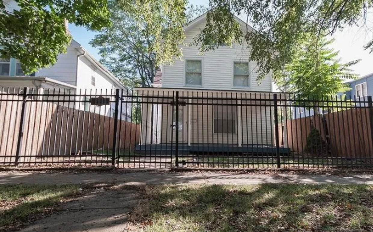 Primary Photo - 1111 SW 10th Ave