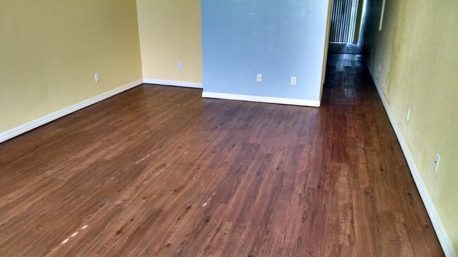 Building Photo - Delightful 2BR, Den /2.5BA Townhouse (Townhomes at Lighthouse Cove)