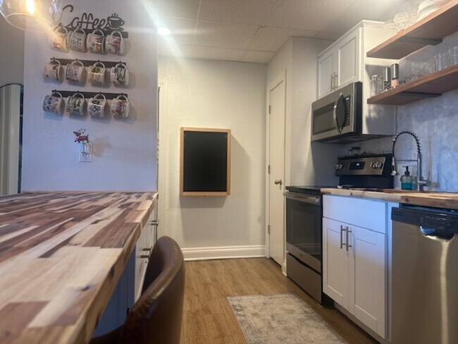 Building Photo - 609 Central St