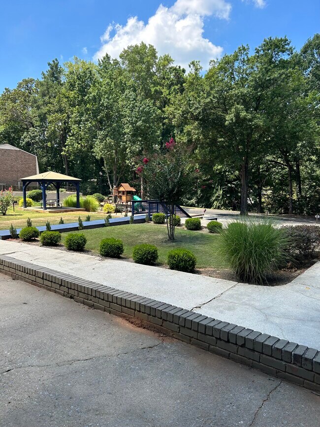 Stonegate Townhomes Apartments in Riverdale, GA