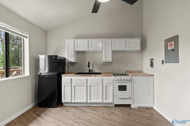 Building Photo - 3801 SW Triana Blvd