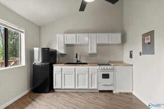 Building Photo - 3801 SW Triana Blvd