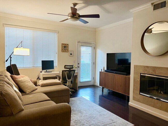 Foto del edificio - STUNNING UPDATED 1 BED / 1 BATH BILTMORE A...
