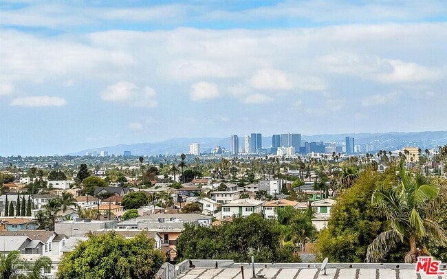 Building Photo - 4701 Saturn St