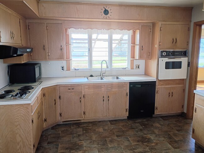 Foto del edificio - 395 W Newport Rd